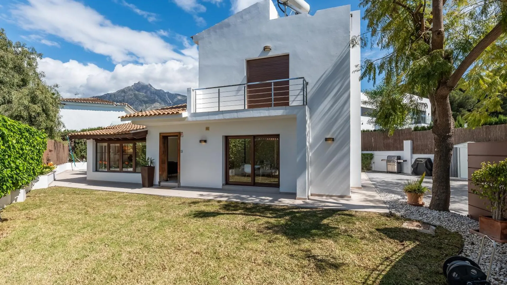 Villa With Pool In Golden Mile By Kura Homes Marbella España